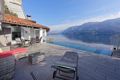 Ferienhaus mit 180° Panoramasicht, beheizter, eigener Infinity-Pool, Terrasse