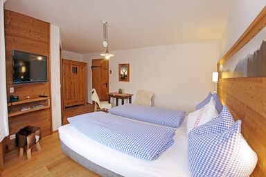 Gästehaus Lechner - Doppelzimmer Knechtkammer mit WC und Dusche (1) ohne Balkon ****