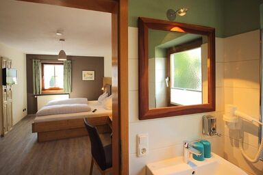 Gästehaus Alpin - inkl. Chiemgau-Karte - Doppelzimmer Erdgeschoss 16 qm