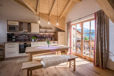 Lainthalerhof - Ferienwohnung Obstgarten im Zuhaus, 90 qm mit Ostbalkon und zwei Schlafzimmer
