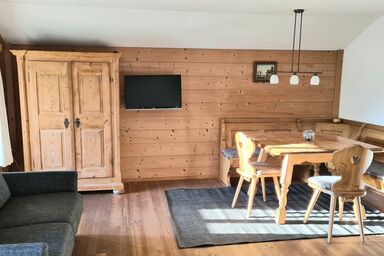 Haus Daniel inkl. Chiemgaukarte - A Ferienwohnung Thorau-Alm 52qm, Balkon, Kochn., 2 Schlafz., 1 Wohnschlafzimmer