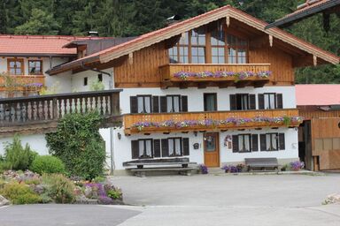 Haus Strehhuber - Doppelzimmer mit Zustellbett Dusche/WC Nr. 6