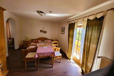 Hörterer Martina | Chiemgau Karte - Nr 3 Familienzimmer für 2-4 Personen, Du/WC mit Balkon