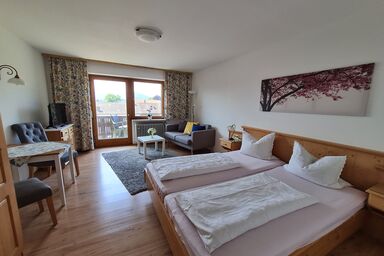 Gästehaus Radlerhof in Gstadt am Chiemsee - Appartement Schliersee mit 30 qm mit Balkon