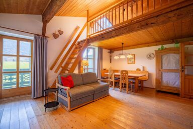 Moserhof - Galeriewohnung 60 qm mit 2 separaten Schlafzimmer, Wohnraum mit Küchenzeile
