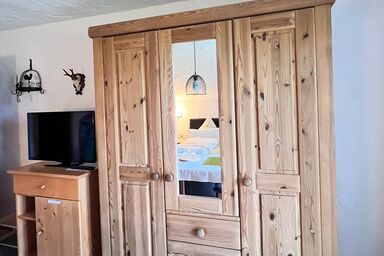 Haus Chiemseeblick - Zimmer Kampenwand - Doppelzimmer mit Dusche/WC und Balkon