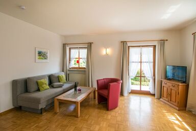 Haus Sonnenrose - Ferienwohnung 1 für 4 Personen, mit extra Schlafzimmer und Küche