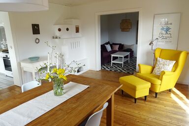 Ferienwohnung Florina - Ferienwohnung 80m², 2 Schlafzimmer, Küche, großer Balkon, schöne Aussicht, W-LAN