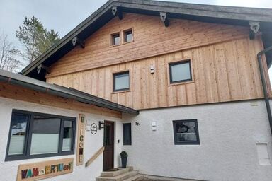 Ferienwohnung Wanderlust inkl. Chiemgaukarte - Ferienwohnung 120 qm, Terrasse, 3 Schlafzimmer, Wohnzimmer, Küche, max. 6 Pers.