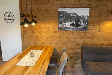 Gästehaus Aicher - Chiemgau Karte - Ferienwohnung Niederachen für 4 Personen, 2 Schlafzimmer, Balkon, 64m²