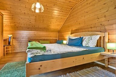 Huisnhof - FeWo Osserberg (110 qm) für 6 Personen mit Kachelofen und 2 Balkonen (OG)
