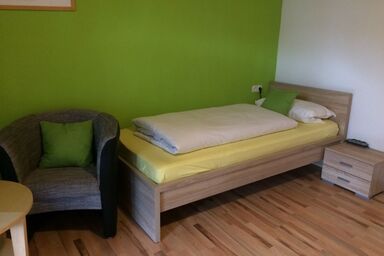 Gästehaus & Ferienhof Hüfner - Ferienwohnung Brunnwiese mi Balkon