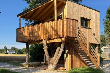 Feriengarten mit Schlafhäusern - Baumhaus mit Gemeinschaftsbad