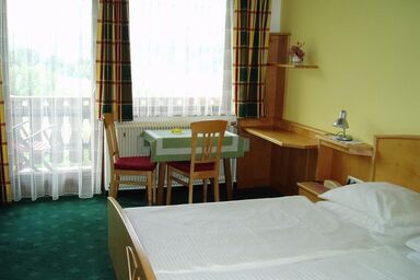 Ausflugshotel Huttersberg - Doppelzimmer mit Dusche od. Bad, WC