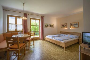 Haus Kurz - Nadine Kurz - 2-Zimmer-App./Bad/WC, Küche