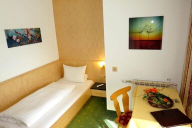 Haus Marita - Einzelzimmer mit Dusche/WC und Balkon