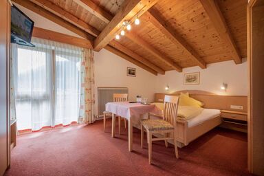 Landhaus Hofer - Doppelzimmer Nr.8, Dusche oder Bad, WC, Balkon