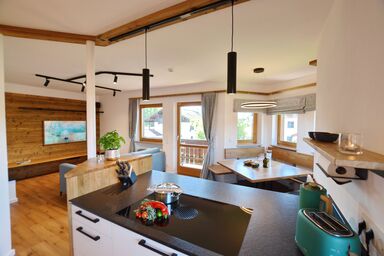 ChiemseeGlück - Alpenländisches Wohngefühl trifft moderne Eleganz ? Ihre exklusive Ferienwohnung am Chiemsee in Chiemseenähe