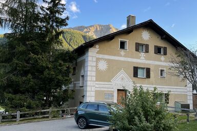 Chesa Sur En mit Blick auf Piz Mezzaun und Uter