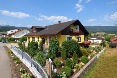Komfortable Ferienwohnung in Gleißenberg mit Garten, Grill und Terrasse