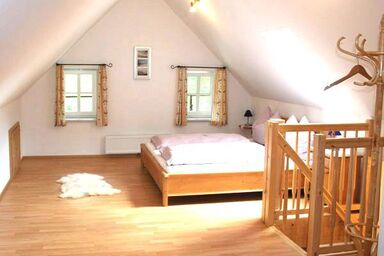 Ferienhaus Ehrenreith - Ferienwohnung Steinkogl 80qm mit Balkon. Sauna im Haus.