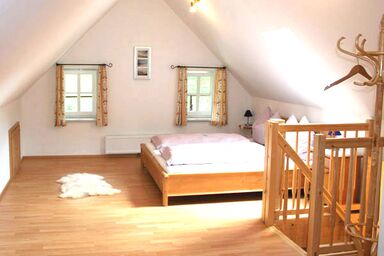 Ferienhaus Ehrenreith - Ferienwohnung Steinkogl 80qm mit Balkon. Sauna im Haus.