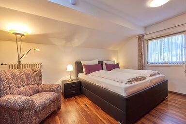 Gästehaus Häuslweber - Komfortable Drei-Raum-Ferienwohnung mit Küche und Südbalkon