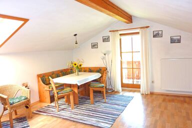 Ferienwohnungen Maurer Höhenberg - Ferienwohnung Nr.2 Wohn-/Schlafraum kombiniert und Süd-Balkon, 33 qm