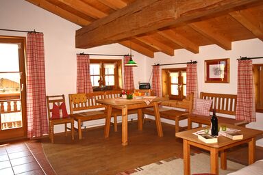 Bergbauernhof Simmerl - Ferienwohnung Spitzstein 65 qm mit zwei Schlafzimmer und Balkon