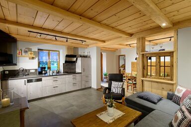 Ferienwohnungen Ramslerhof inkl. Chiemgaukarte - Ferienwohnung 88 qm, Kienberg, Balkon, Küche, 2 Schlafzimmer, Wohnschlafzimmer