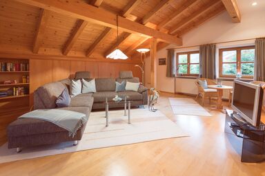 Haus Gstatter inkl. Chiemgaukarte - Ferienwohnung 67qm, Balkon, Küche, 1 Schlafzimmer, Wohnzimmer, max 2 Pers, WLAN