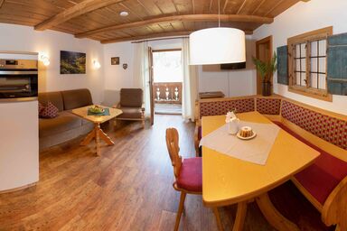 Knoglerhof inkl. Chiemgaukarte - 3 Ferienwohnung 45qm, Balkon, Kochnische, 1 Schlafzimmer, 1 Wohnschlafz., WLAN
