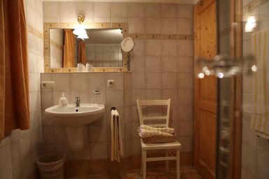 Dandl-Hof inkl. Chiemgaukarte - Ferienwohnung D Christl 45qm, Balk., Kochn., 1 Schlafz., 1 Wohnschlafz., 4 P.