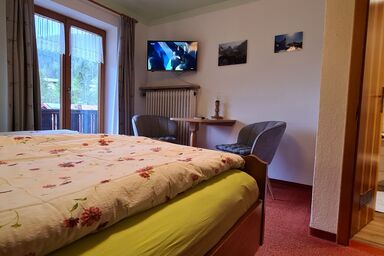 Haus Kehlstein - Doppelzimmer Nr. 3, Dusche/WC/Balkon, TV, W-LAN, Sitzecke, Obergeschoss