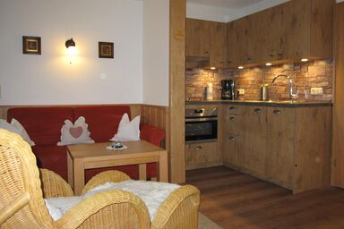 Hausernhof - Chiemgau Karte - Ferienwohnung Holunder für 2 Personen mit Balkon, TV, Kochnische, 43 qm