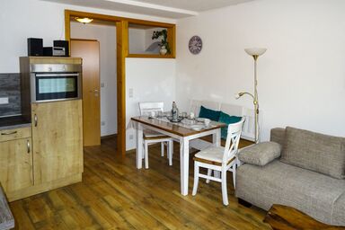 Gästehaus Erika - Chiemgau Karte - Ferienwohnung Maria, 4 Personen, 2 Schlafzimmer, Küchenzeile, Bad, 75 qm
