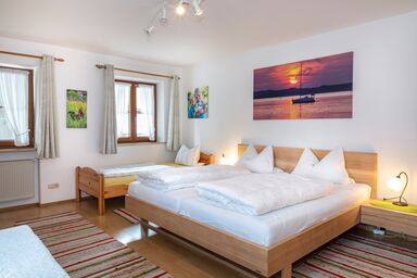 Zaißlhäusl Hof Ferienwohnung - Ferienwohnung Nr. 1 mit Bergblick, 57m², großem Dreibett-Schlafzimmer und neuem Bad