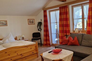 Ferienwohnung Bauer - Chiemgau Karte - Ferienwohnung Kienbergblick für 2 Personen, 1 Schlafzimmer, Balkon, 55 m²