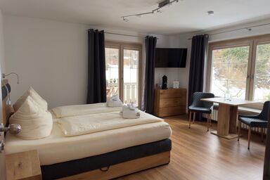 Alpenglühn - Doppelzimmer New Eagles Nest, mit Balkon Dusche und WC
