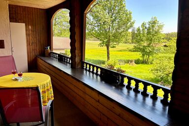 Huberhof Meisham - Ferienwohnung Am Wasserrad West, 75qm Wohnfläche mit großem, überdachtem Südbalkon
