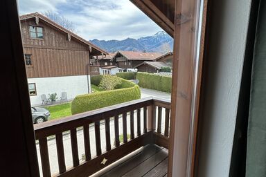 Alpen View - Ferienwohnung mit Balkon und Bergblick in der Nähe vom Golfplatz