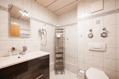 Appartementhaus Würding - Getrennter Wohn- Schlafraum D (46qm) mit Balkon und großem Wohnzimmer mit SAT-TV