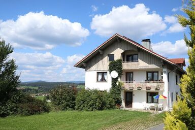 Ferienwohnungen Weishäupl - Ferienwohnung im Dachgeschoss mit Balkon