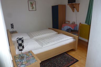 Pension Elke Rothenburg - Doppelzimmer Economy mit Fernseher