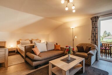 Appartements Hirsch - Ferienwohnung I (33qm) mit Balkon