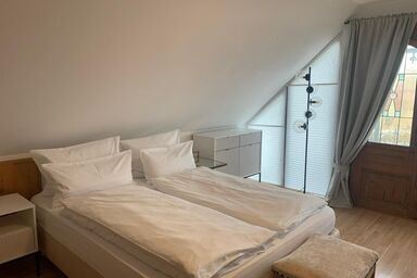 Landhaus Schmitt - Ferienwohnung Libelle mit kleinem romantischen Balkon, mit Blick in die Weinlaube
