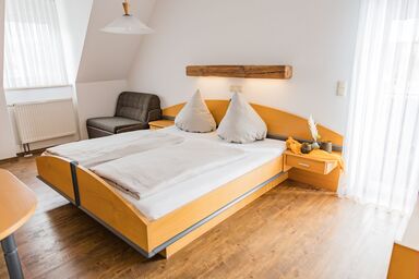 Ferienhof Hofer - Ferienwohnung Scheermühle (65qm) mit Balkon
