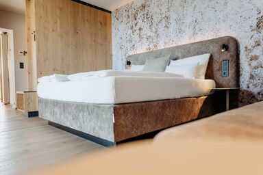 Weingut - Gästehaus zum Seeblick Familie Doris und Karl Sattler - Seeblick-Suite neu renoviert ab 1.4.26