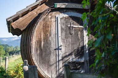 Singerskogel - Ferienhof und Jausenstub'n - Schlafen im Holzfass 4m²