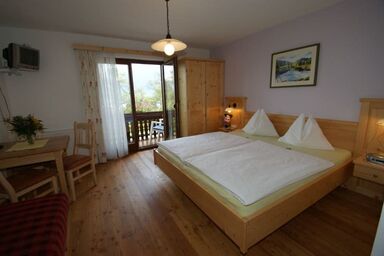 Biobauernhof Nußbaumer - Gänseblümchen, Schlüsselblume, Veilchen